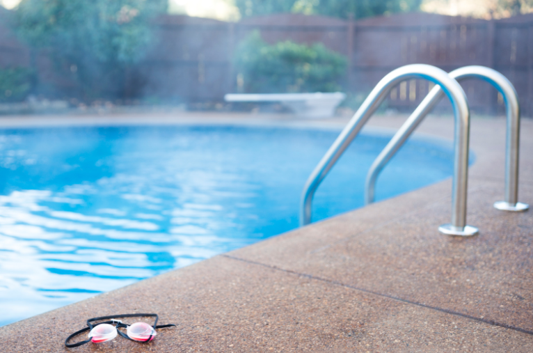 Una piscina climatizada es una piscina en la que se mantiene una temperatura controlada.